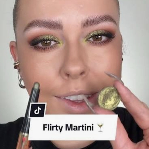 🌟FLIRTY MARTINI Mac DISCONTINUED Eye Shadow Stick NWT - Picture 5 of 9